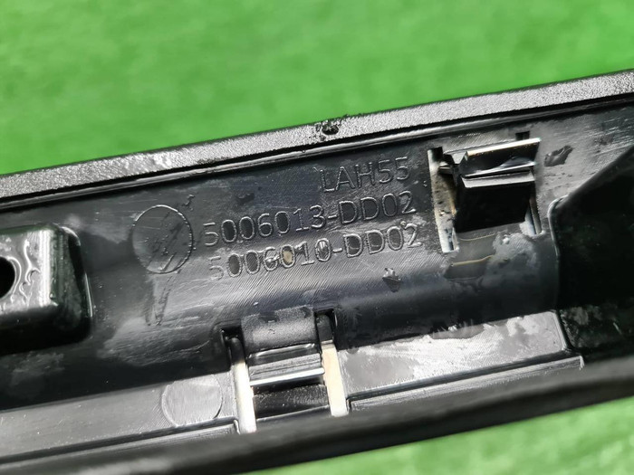 Накладка крышки багажника Hongqi HS5 (2019-н.в.)