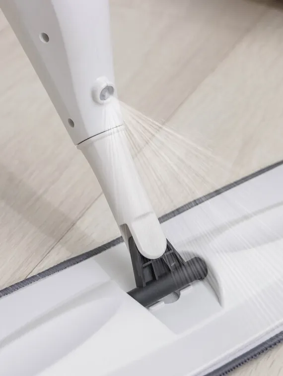 Швабра для мытья пола с распылителем Доляна, насадка из микрофибры 40×13 см, стальной черенок 125 см