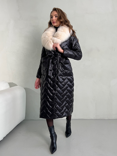 Черно-белый длинный стеганый пуховик