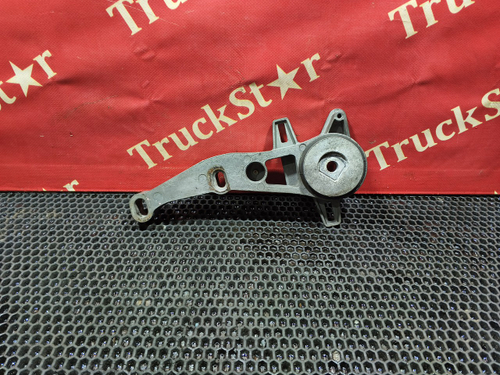 Кронштейн интеркулера правый 2019г.