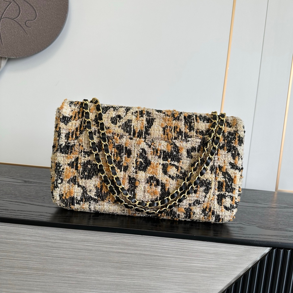 Chanel Maxi Flapbag 32 cm