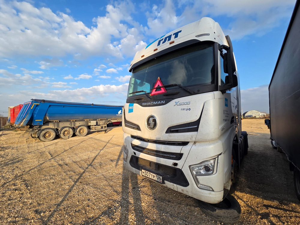 Shacman (Shaanxi) SX* 4x2 Седельный тягач SX4188YY381 (Дизельный, 12,5 л, 473 л.с., АТ)