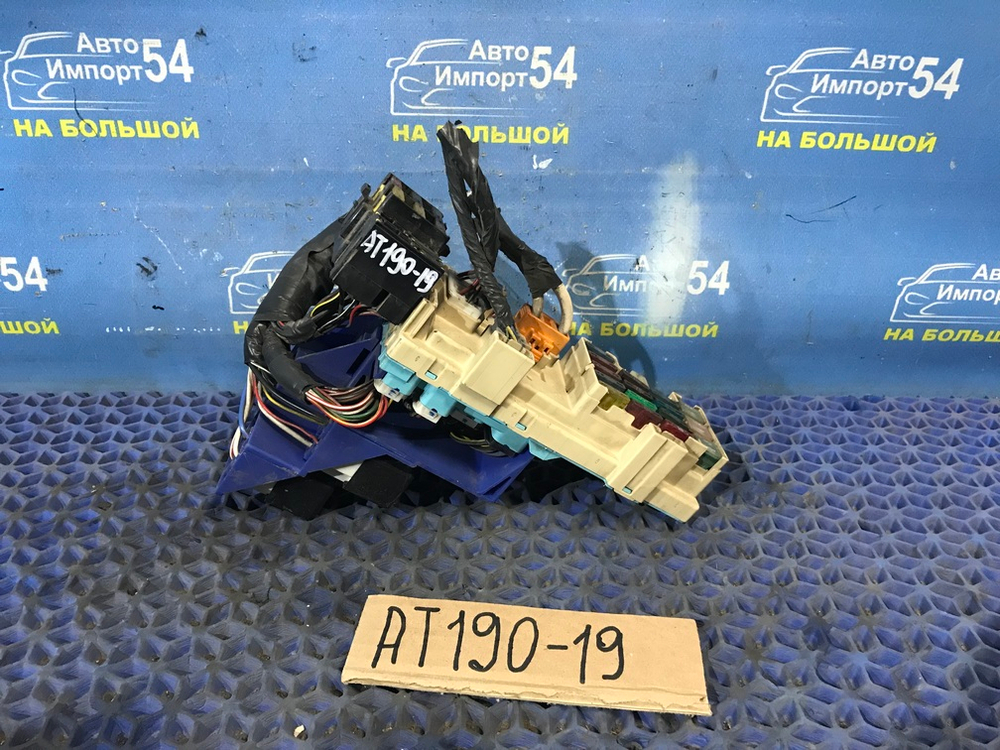 Блок предохранителей салонный TOYOTA CARINA E 1996