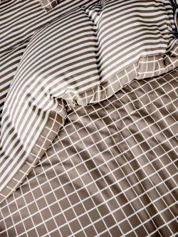 Постельное белье "Мэри/Мэри (компаньон)" евро наволочки 50х70 2шт Простынь на резинке 180х200 см Пододеяльник 200х215 см Сказка сатин