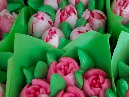 Лавка сладостей Елены Комаровой в преддверии мартовского праздника приготовила десерты