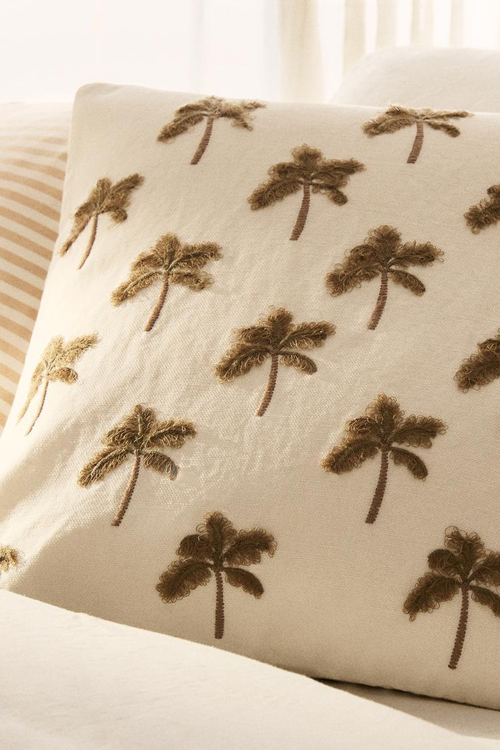 ZARA HOME ЧЕХОЛ ДЛЯ ДЕКОРАТИВНОЙ ПОДУШКИ С ВЫШИВКОЙ «ПАЛЬМЫ», КРЕМОВЫЙ