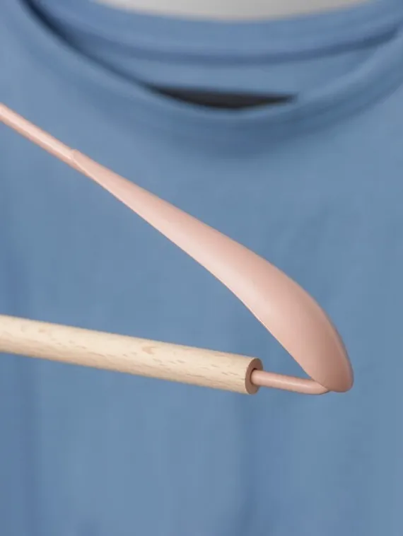 Вешалка для одежды с усиленными плечиками SAVANNA Wood, 42×22×3,2 см, цвет розовый