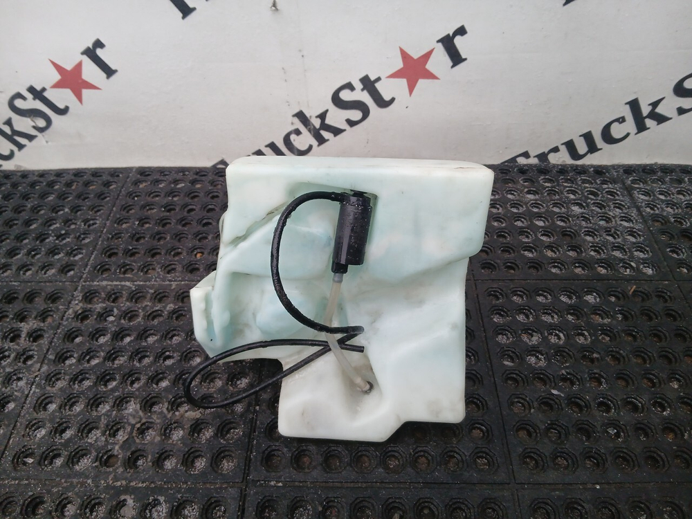 Бачок омывателя лобового стекла