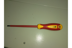 Диэлектрическая отвертка Зубр Профи до 1000В, Cr-V, SL 6 x 150 мм 25261-6.5-150_z01