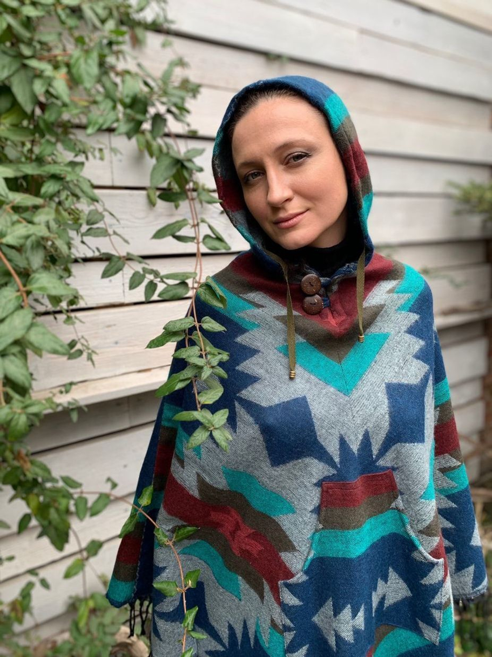 Пончо женское шерстяное с орнаментом