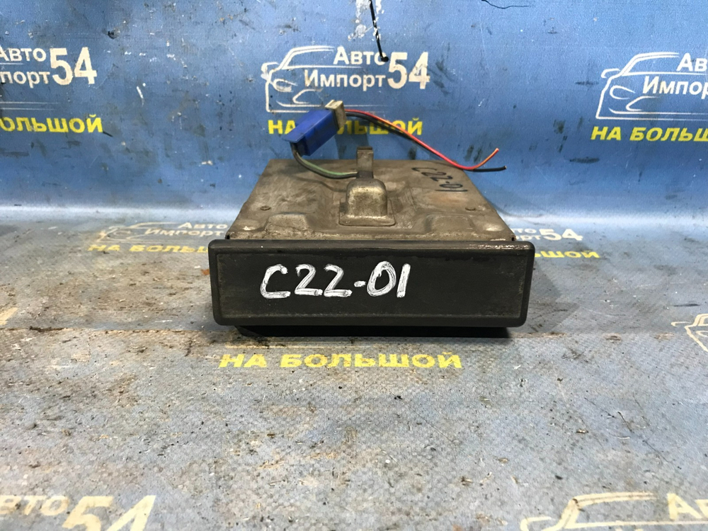 Пепельница NISSAN LARGO 1992