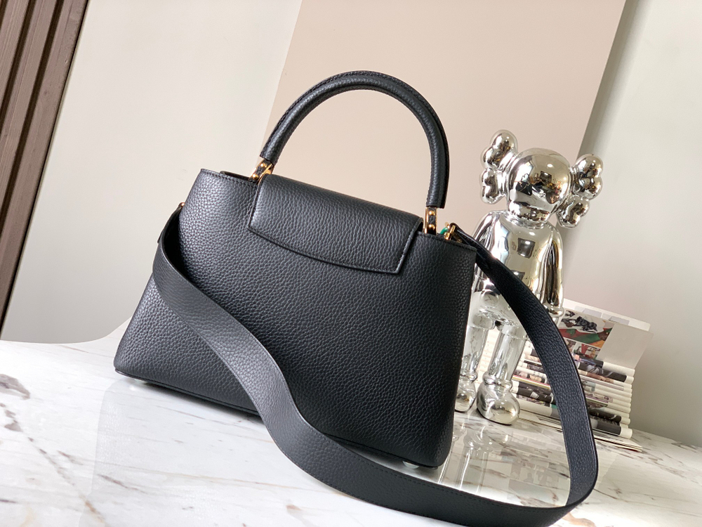 Louis Vuitton Capucines MM