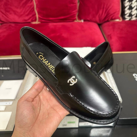 Женские лоферы Chanel кожаные в черном цвете