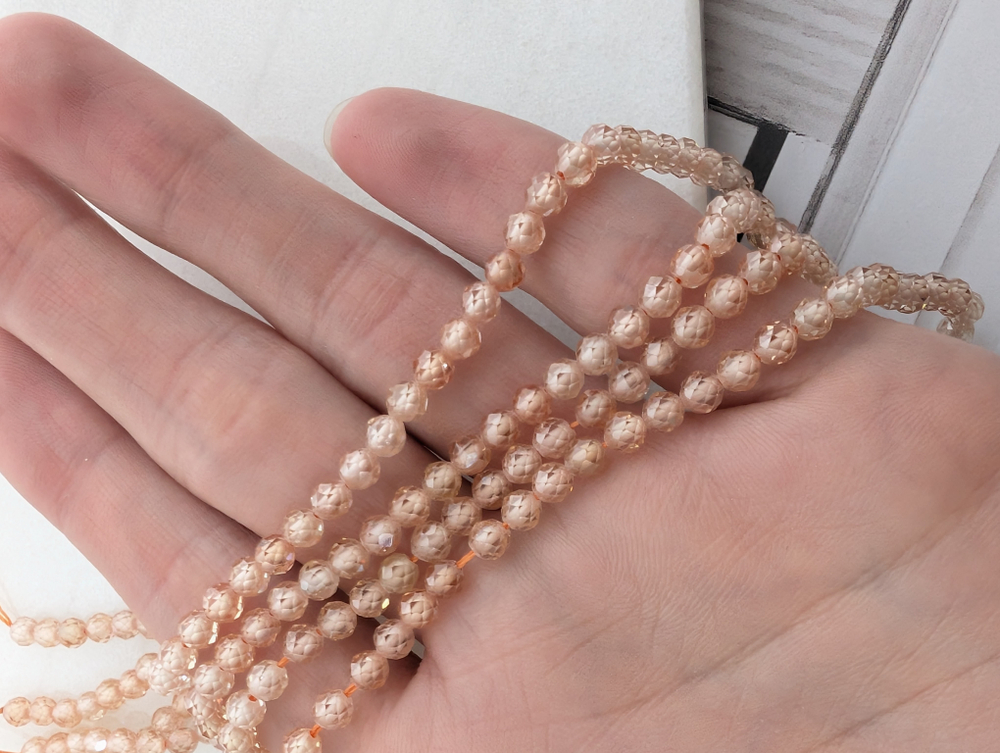 Фианиты (кубический цирконий) 4мм, шампань