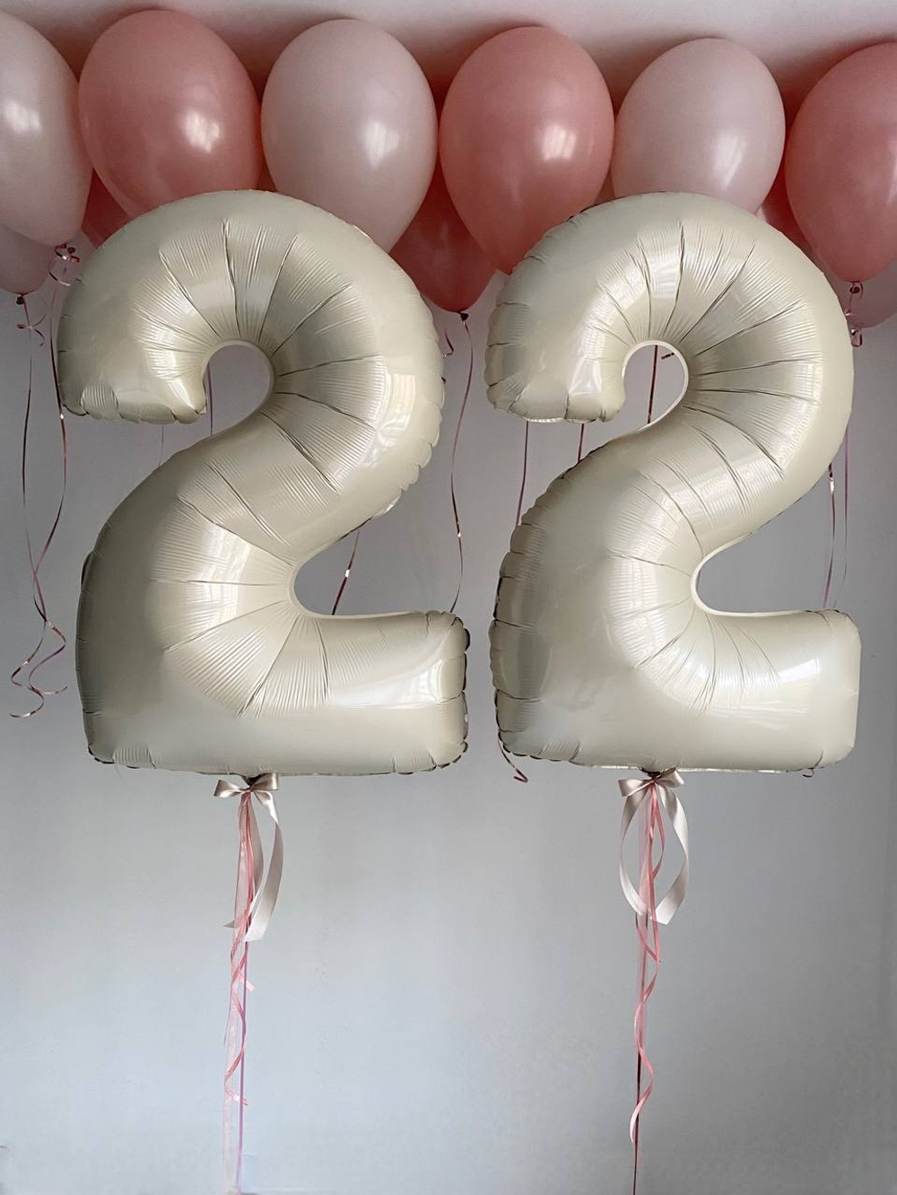 Воздушные шары пудровые на потолок + цифры №3209