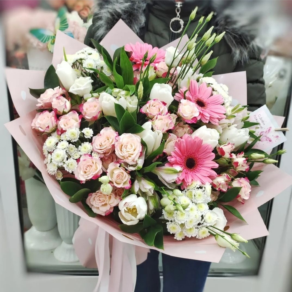 Авторский букет в розовой гамме с тюльпанами