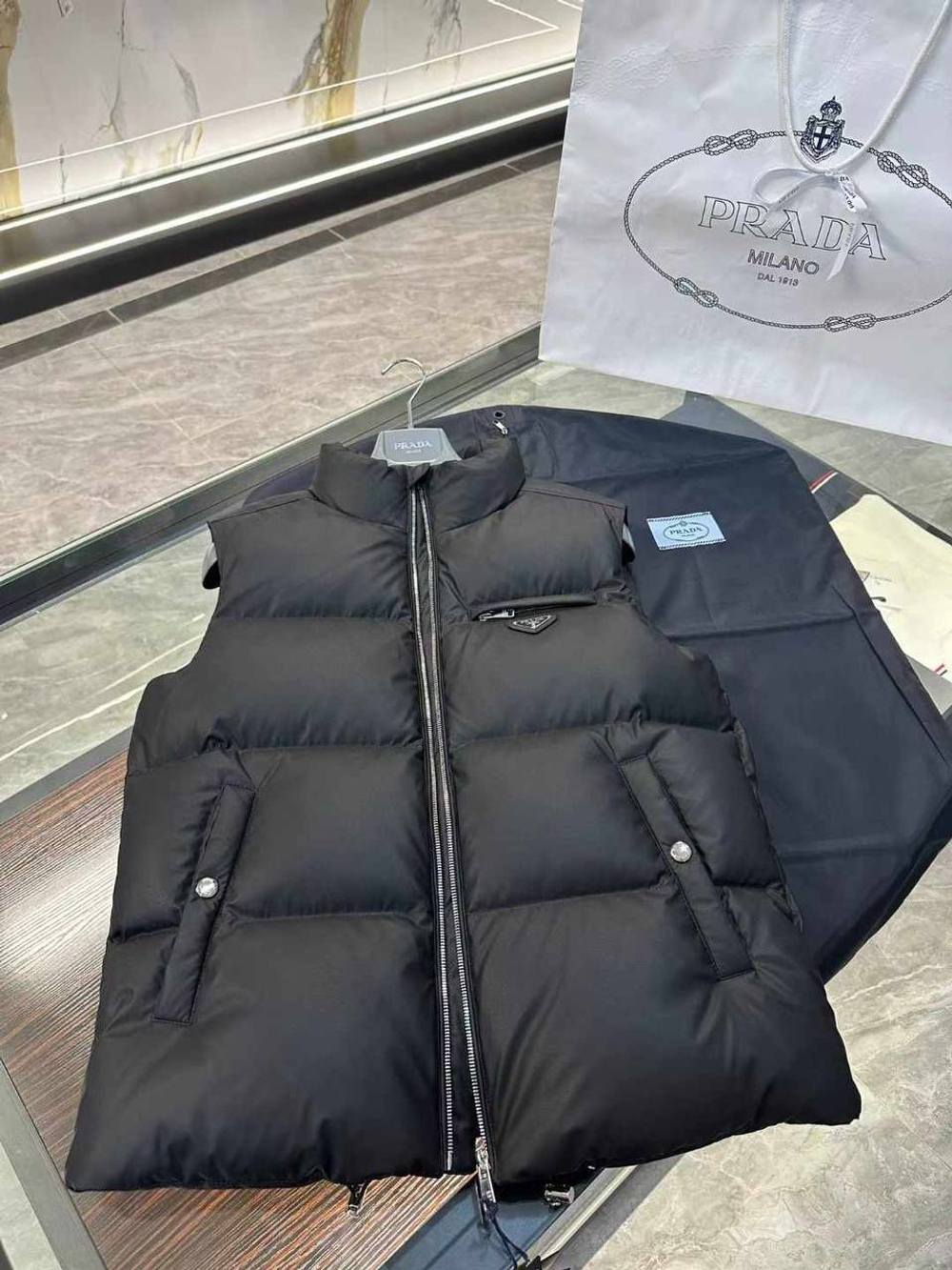 Безрукавка Prada