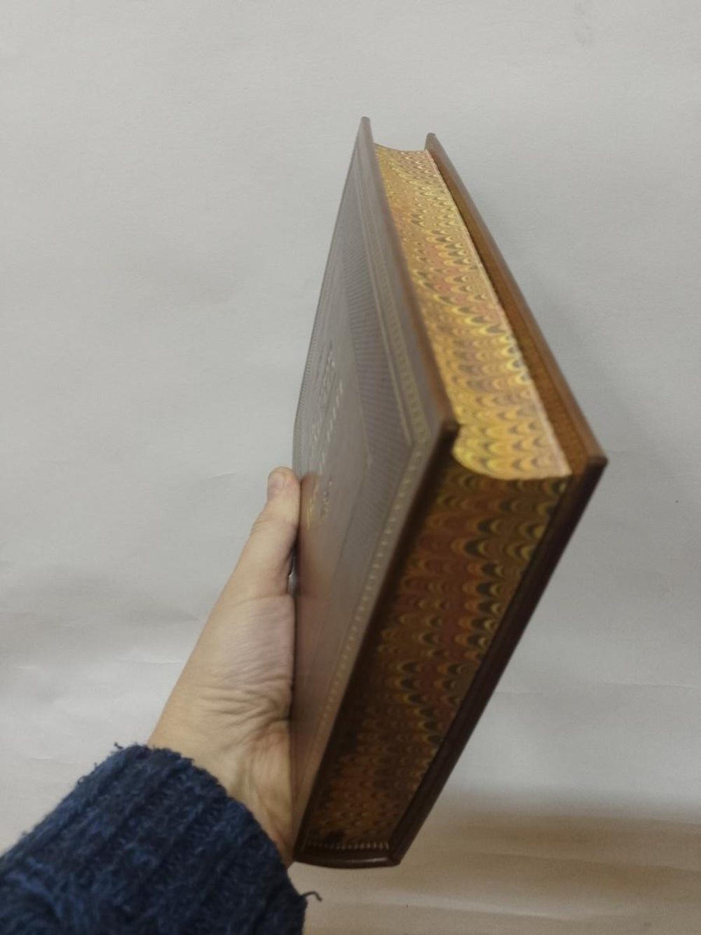 "Василий (Великие имена)" Книга подарочная в кожаном переплете