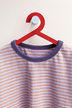 ZARA TIMELESS - ПОЛОСАТАЯ ФУТБОЛКА С КОНТРАСТНЫМ ВОРОТНИКОМ, СВЕТЛО-СИРЕНЕВЫЙ