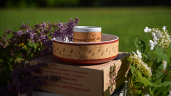 Кружка большая фарфоровая без ручки c берестой и с цитатами Достоевского. Dostoevsky forever.