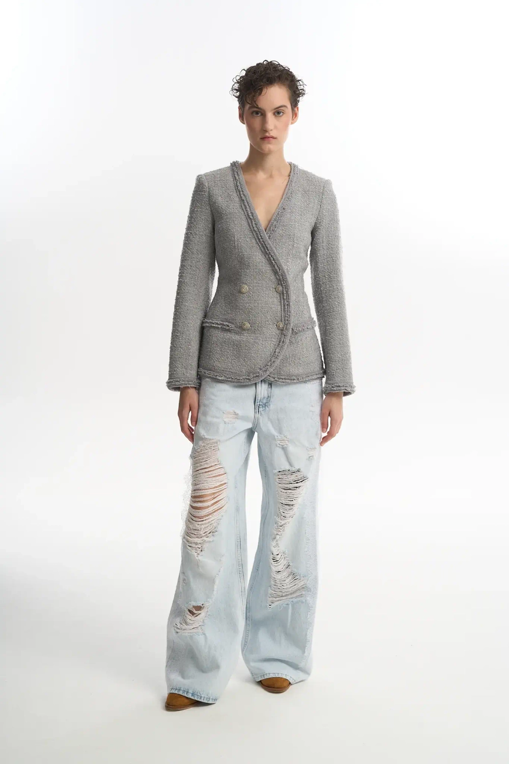 Приталенный жакет из серого твида