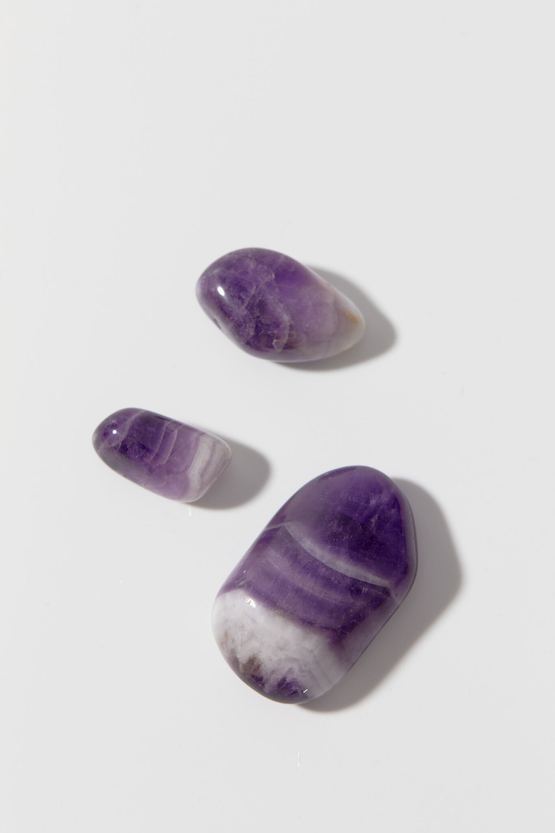 Аметист шевронный галтовка