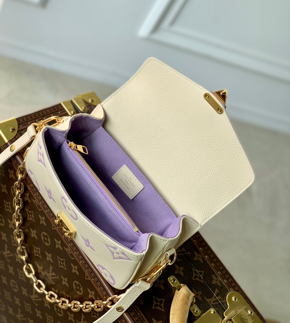 Louis Vuitton Pochette Metis East West