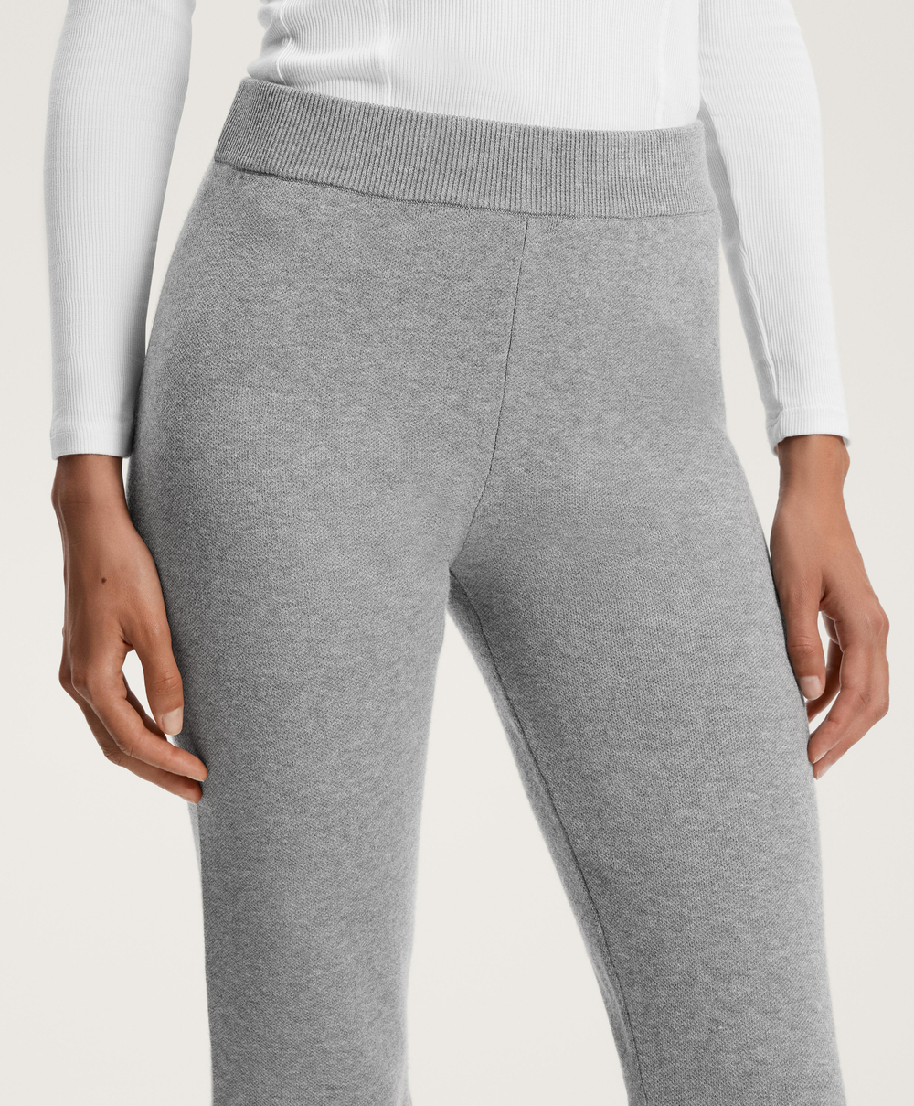 OYSHO Расклешенные трикотажные брюки, светло-серый