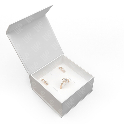 Футляр картонный с перекидной магнитной крышкой, cерия "Румба", 80х80х40 мм