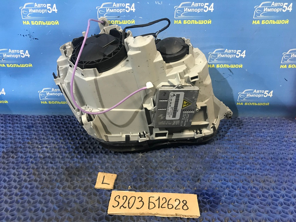 Фара передняя левая MERCEDES BENZ C-CLASS 2004-2007