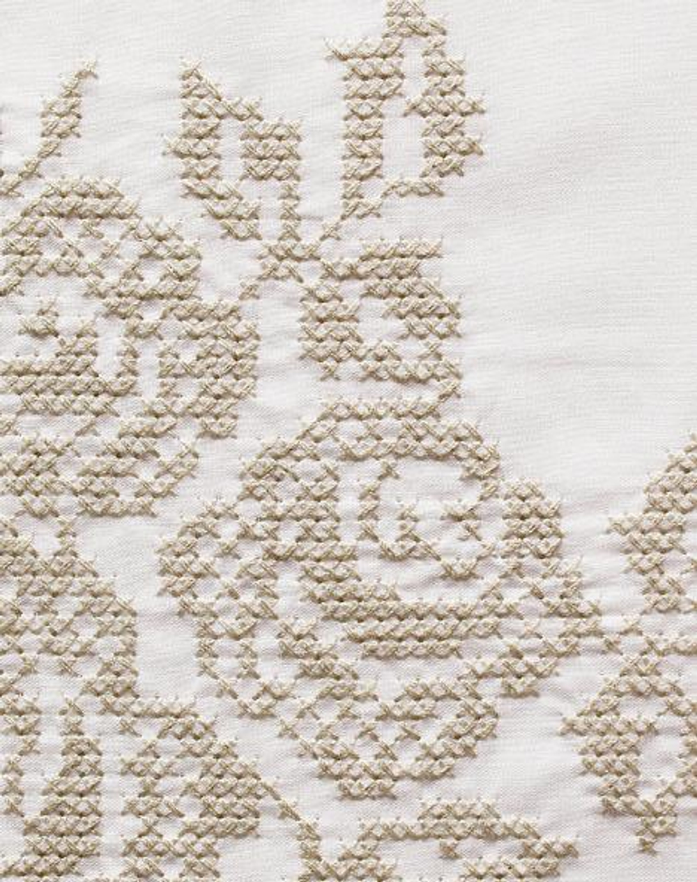 Элитное постельное белье Rose белое от Luxberry вышивка