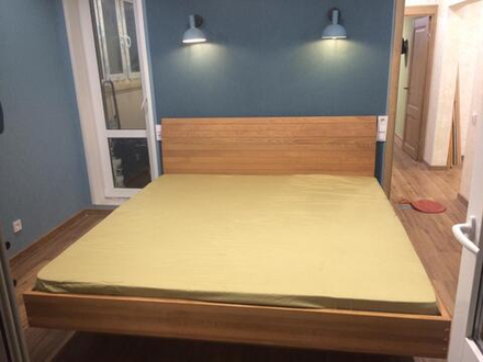 Двуспальная кровать со скошенными ножками