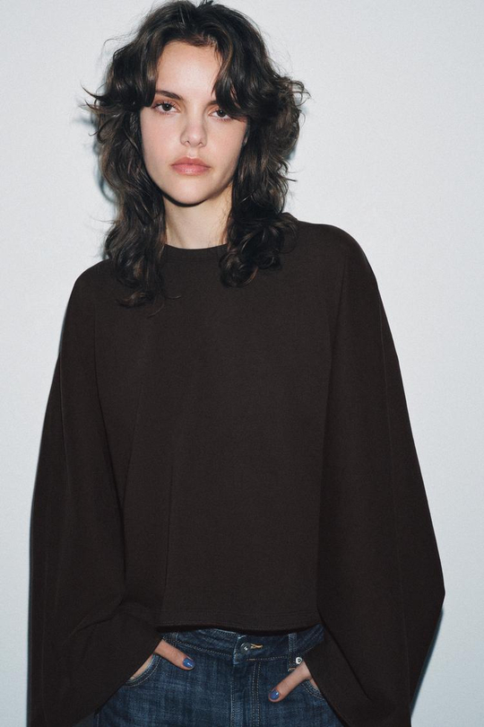 ZARA ФУТБОЛКА С РУКАВАМИ-КРЫЛЫШКАМИ, ШОКОЛАДНЫЙ