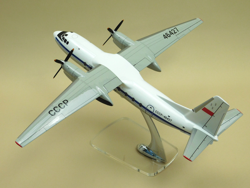 Модель самолета Ан-24 (М1:72, Аэрофлот СССР-46427)