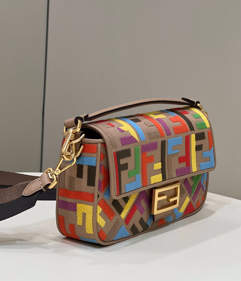 Fendi Baguette 27 cm