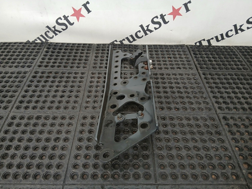 Кронштейн усилителя бампера правый