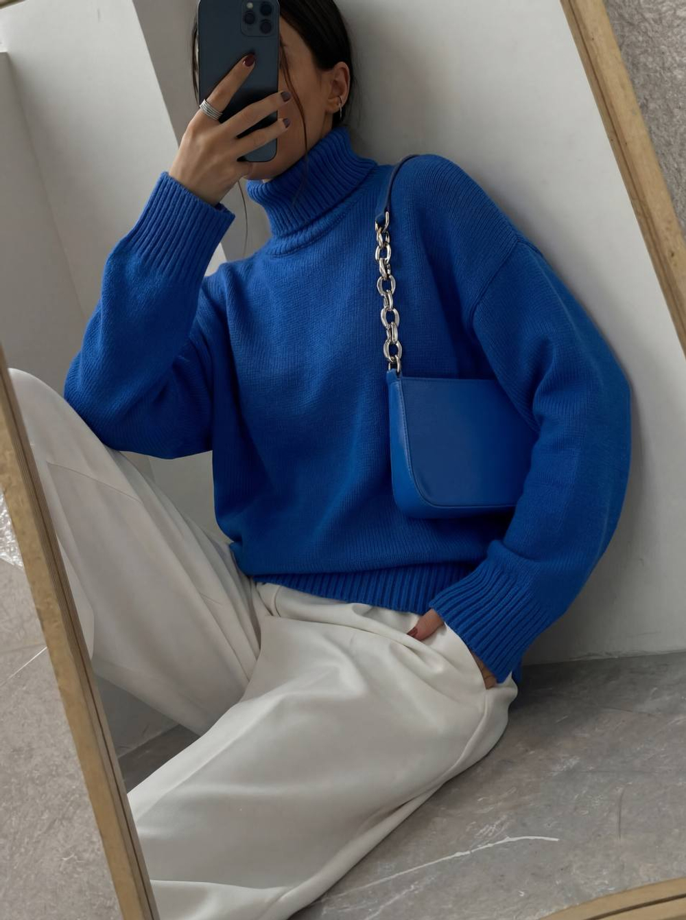 Свитер в цвете электрик