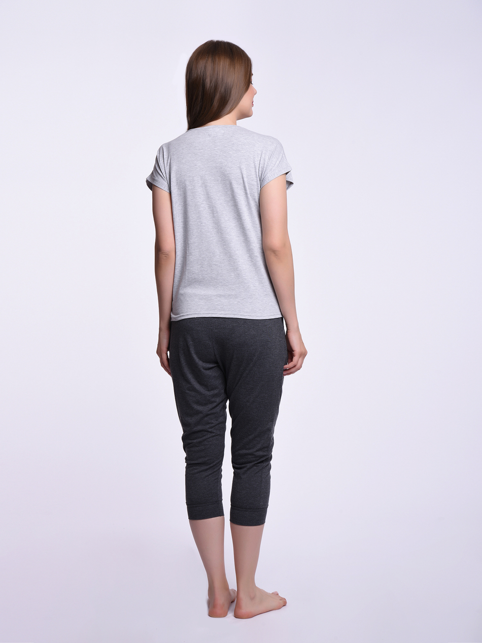 Комплект женский(футболка+капри)