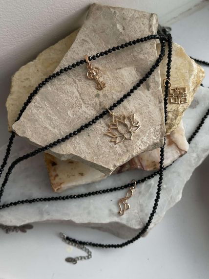 Подвеска Ключик из золота 585 пробы, фото на камнях 1