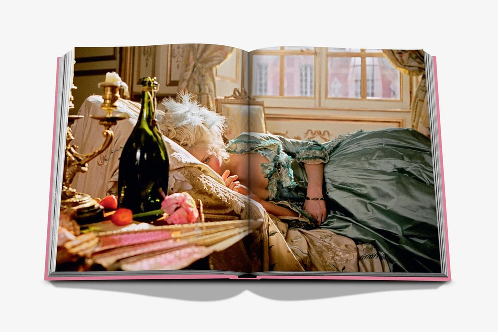 Книга Assouline 18th Century Style в твердом переплете