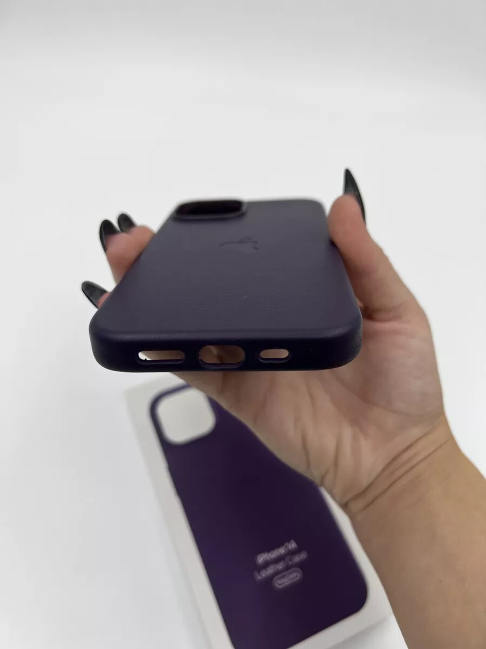 Кожаный чехол Leather Case iPhone 14 | Dark Cherry Темно-Фиолетовый