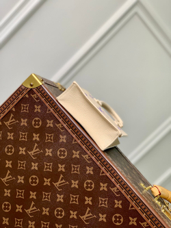 Louis Vuitton Petit Sac Plat