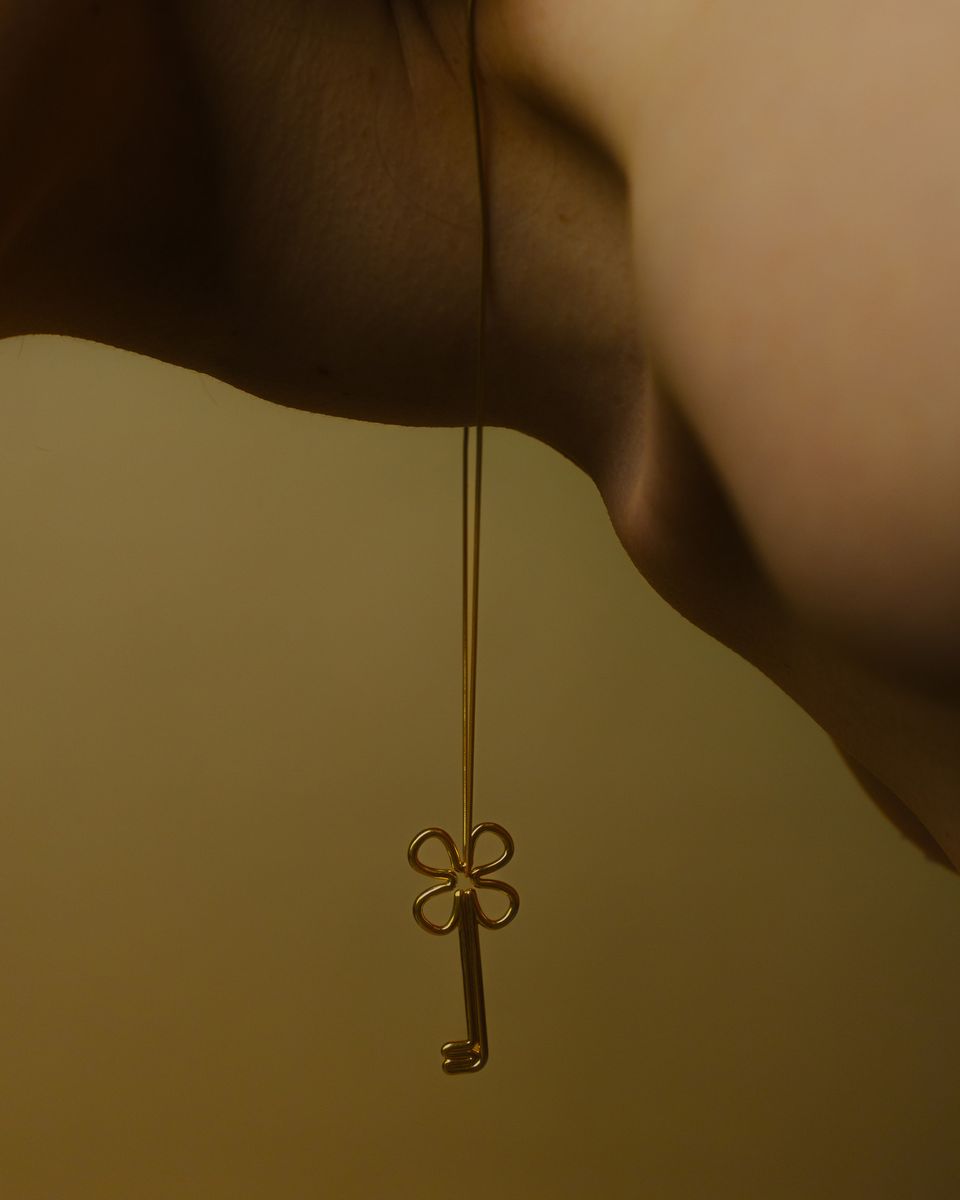 Подвеска Neverending Flower Key Golden