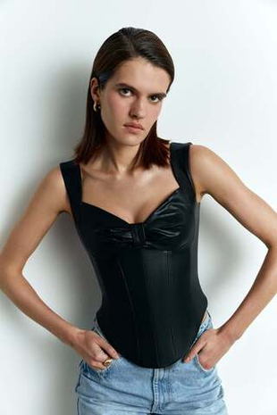 Драпированный удлиненный корсетный топ из эко-кожи