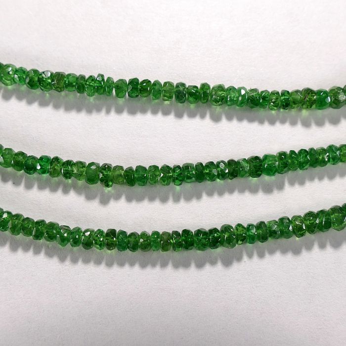 Бусина из цаворита, фигурная, 1x2 мм (рондель, граненая)
