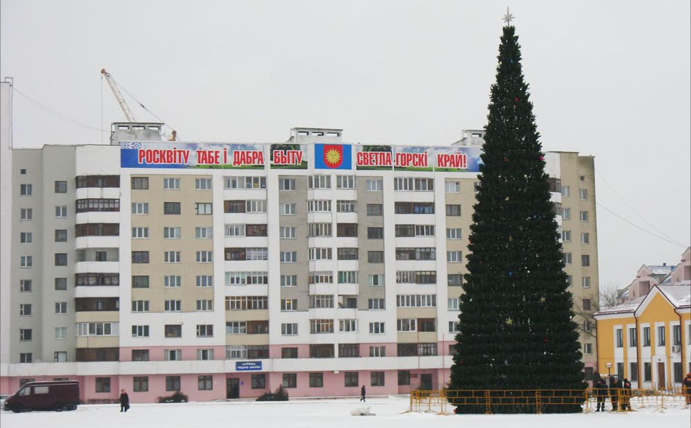 Светодинамическая елка каркасная-узкая с встроенной гирляндой "Евро-2" 4 м