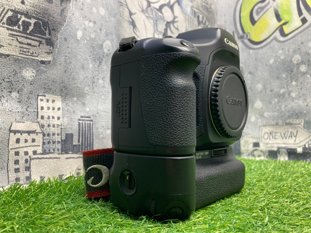 Canon EOS 5D + Canon BG-E4