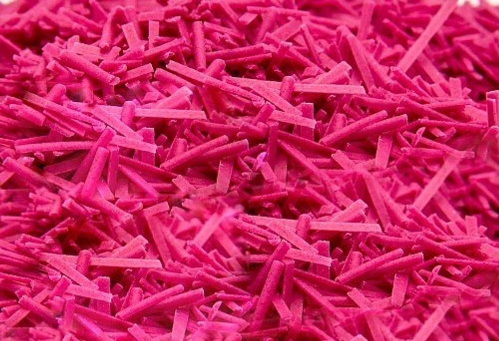 Посыпка кондитерская из шоколадной глазури "Соломка малина" 100г