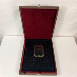 Книга в переплёте из натуральной кожи "Афоризмы великих педагогов" в футляре