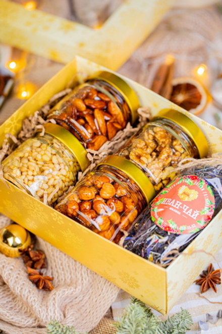 Набор №139 "4 вида меда с орешками+чай+ложка+открытка"